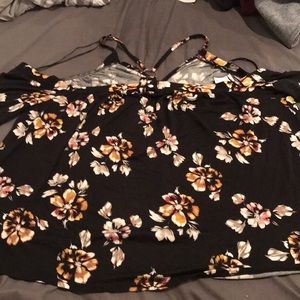 Top with open shoulders and flare sleeves